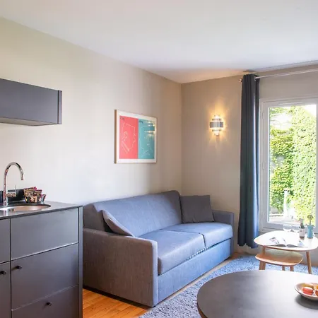 Hotel Helzear Etoile By Esteem 4*