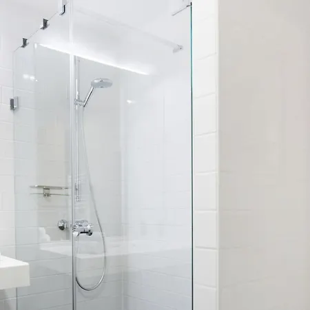 Helzear Etoile Paris