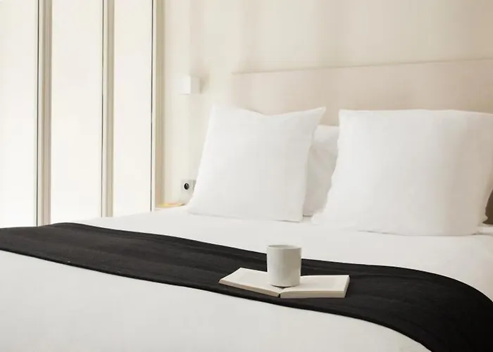 Helzear Etoile Parijs