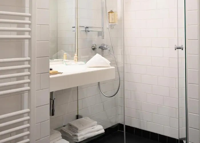 Helzear Etoile Parijs