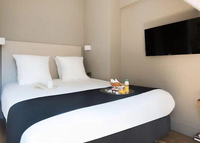 Helzear Etoile Parijs