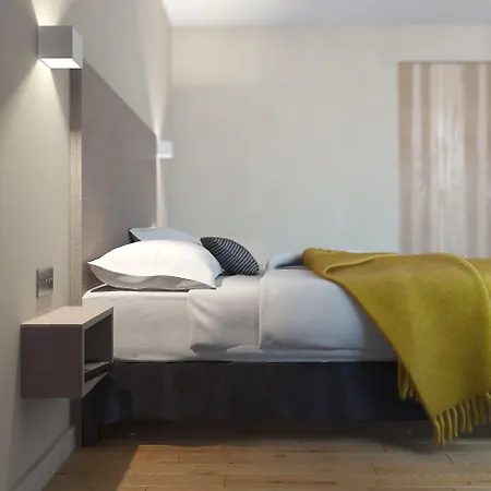 Hotel Helzear Etoile By Esteem 4*